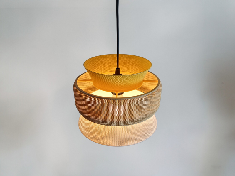 Abat-jour suspension SAN en bioplastique – design modulaire à disques superposés avec texture mesh – Charles Regaud – Collection abat-jours Quarks