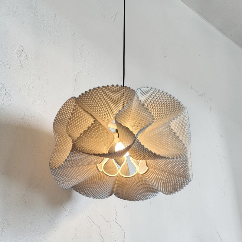 Suspension corolle COROA en bioplastique végétal allumée, lumière douce, abat-jour impression 3D fait à la commande, déco japandi