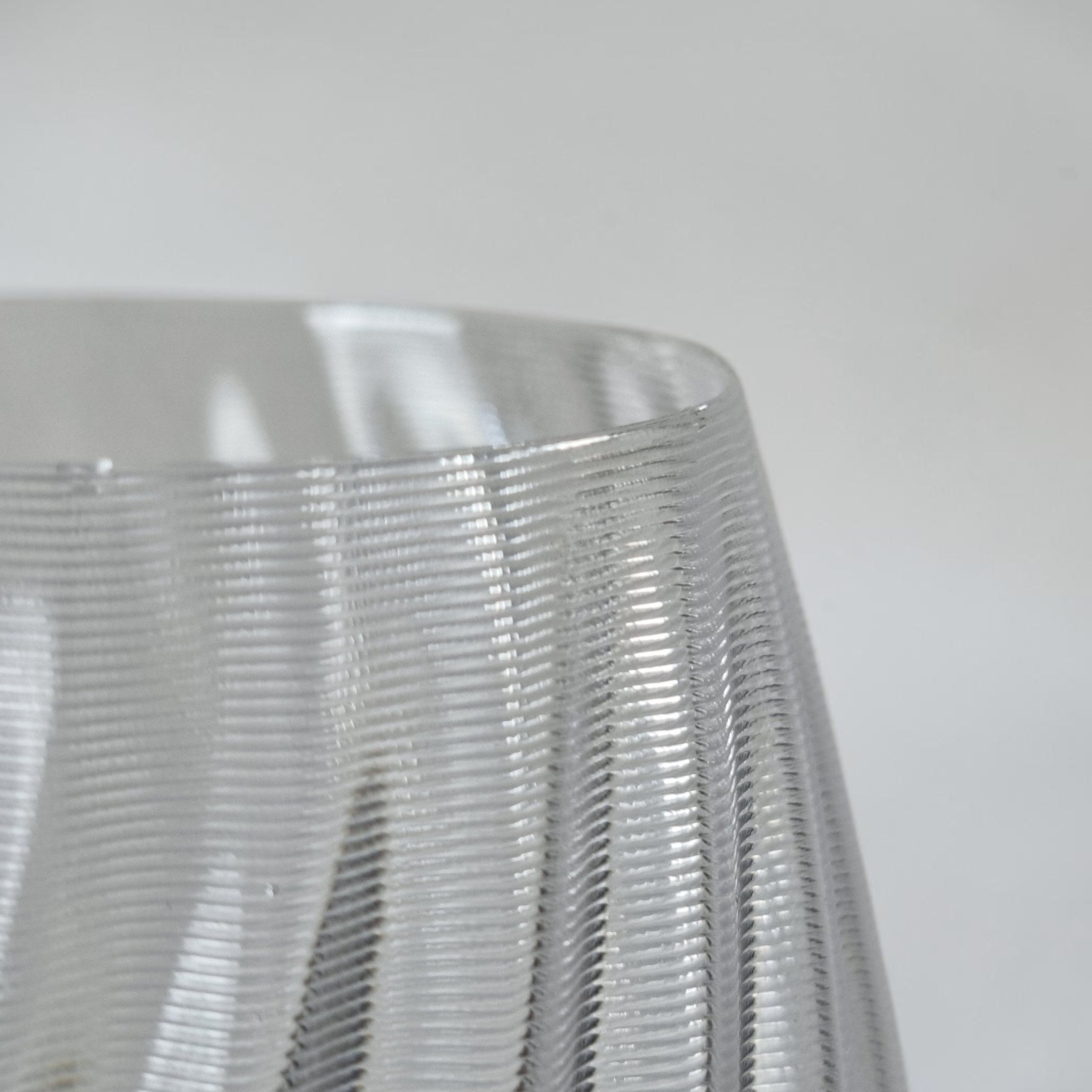Close-up of the TEXTURIA Cristal vase rim, highlighting the spiral ribbed texture and glossy transparent finish that mimics blown glass